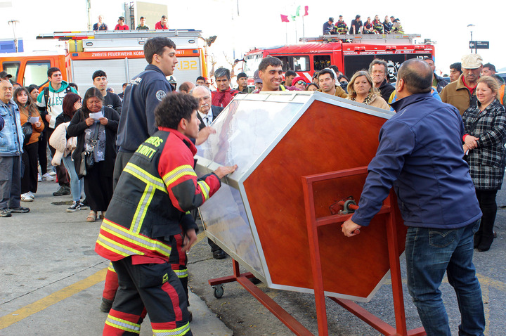 Dos afortunados ganadores de la rifa de Bomberos