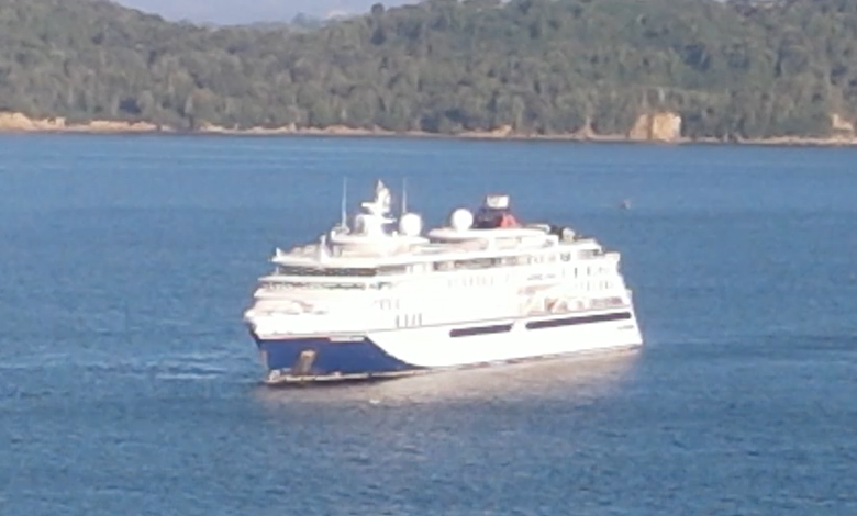 Crucero Hanseatic Nature llega a Ancud