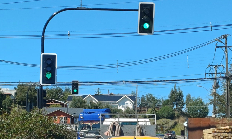 Semáforos mejoran seguridad vial en Chonchi