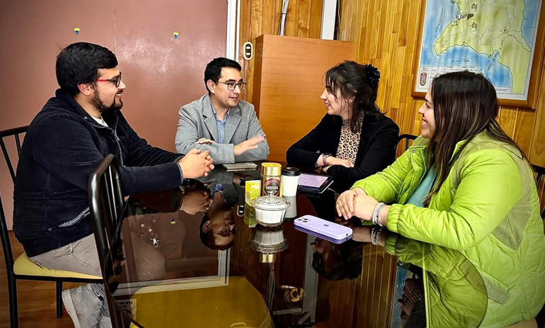 Alcaldesa de Curaco de Vélez y Seremi abordan problemáticas locales