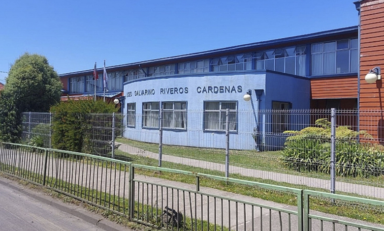 Docentes del Liceo Galvarino Riveros exigen pago completo en Castro