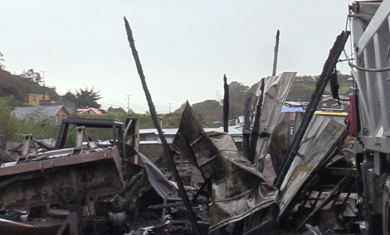 Incendio arrasa taller mecánico en Ancud