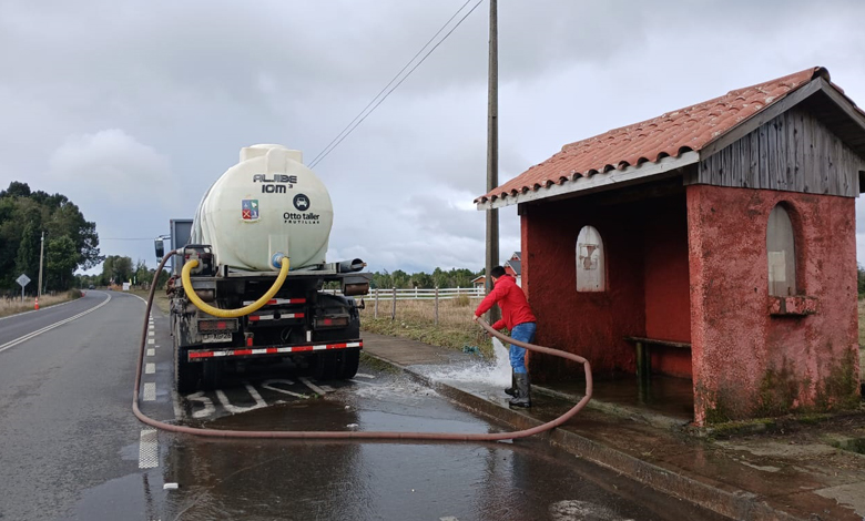 Avanza la limpieza de garitas en Dalcahue