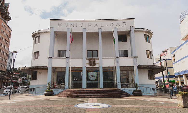 Alcalde de Puerto Montt revela listado de funcionarios con licencia médica que viajaron al extranjero