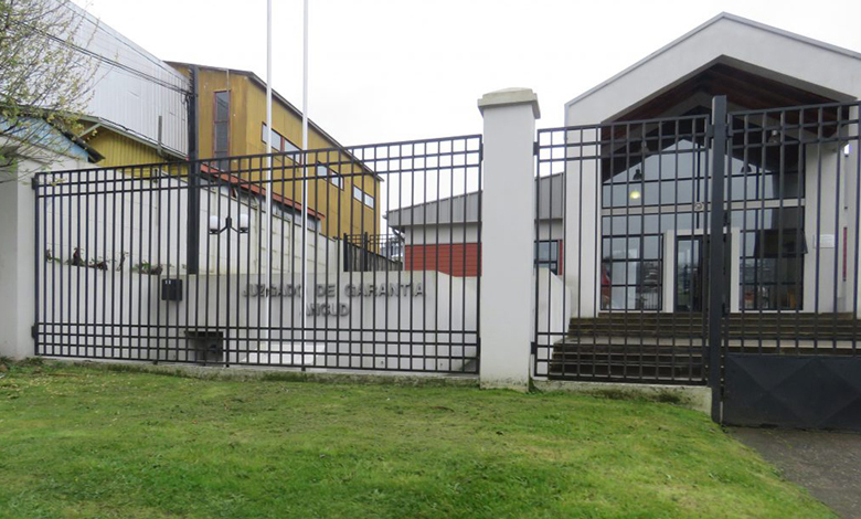 Hombre condenado por lanzar a mujer desde segundo piso en Ancud