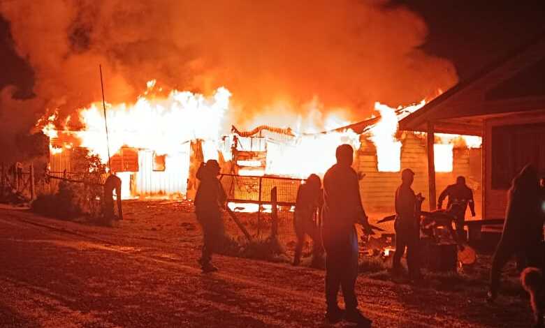 Incendio destruye vivienda y minimercado en San José, Castro