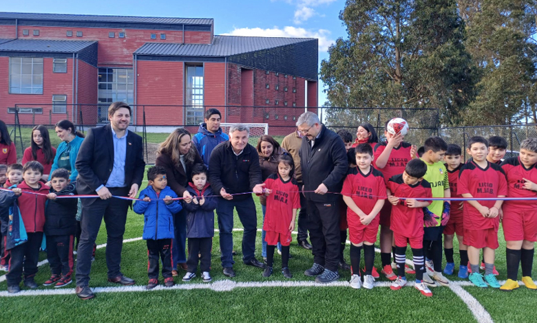 Inauguran cancha del Liceo Manuel Jesús Andrade Bórquez en Chonchi