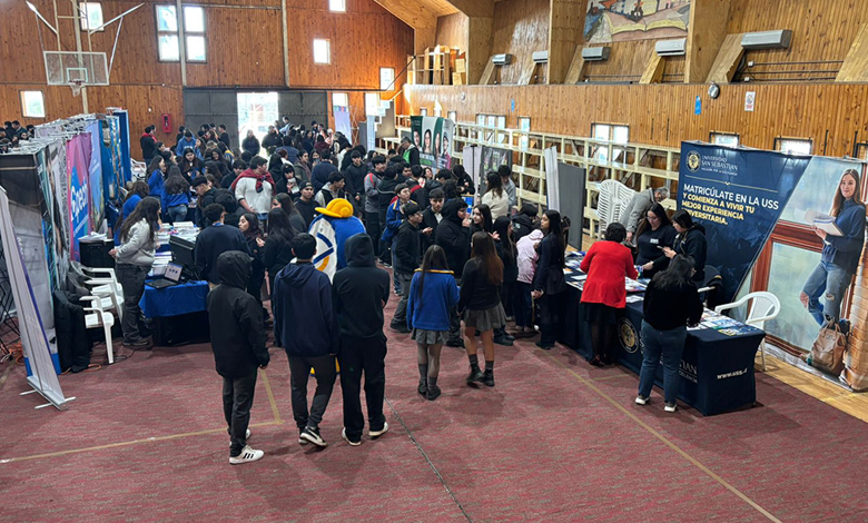 Feria de Educación Superior en Liceo Politécnico de Castro con 30 stand