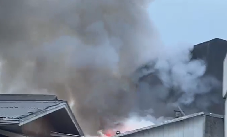 Incendio amenaza con propagarse en Castro