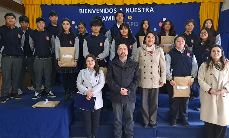 Queilen refuerza identidad escolar con uniformes