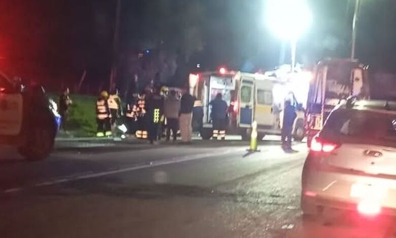 Colisión vehicular en rotonda de Huitauque deja dos lesionados en Chonchi